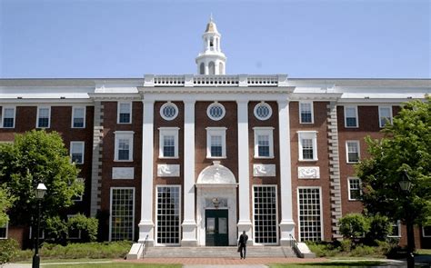 Harvard Business School Notable Alumni | 18 Famous MBAs