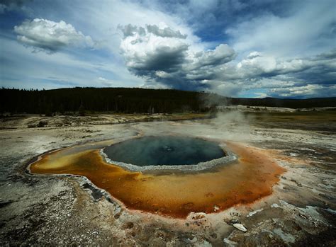 Supervolcano: Yellowstone's Hidden Magma Plumbing Revealed by ...