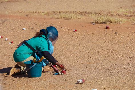 28 women graduate from demining training in Sudan | United Nations