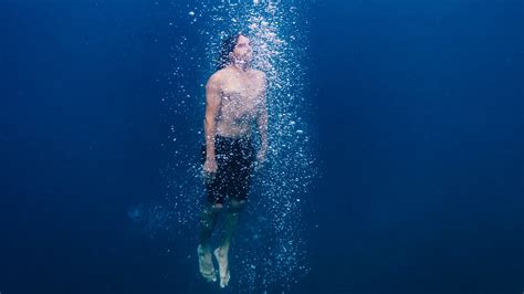 What is the world record for the longest time breath held under water ...