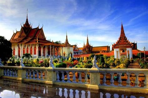 Royal Palace In Phnom Penh: The Magnolious Khmer Palace!