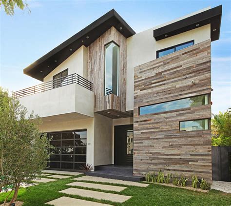 stucco and wood exterior - Google Search | House exterior, Exterior ...