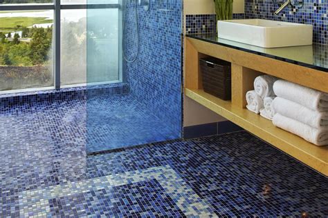 Pros and Cons of Mosaic Glass Tile Flooring