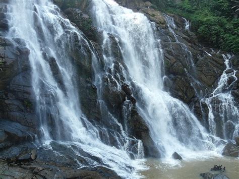 6 Gorgeous Waterfalls in Wayanad to Visit with Family and Friends!