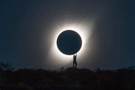 Photographer Captures Perfect Shot of Person 'Holding' the Total Solar ...