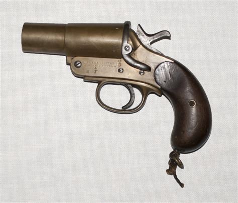 Flare Gun – The Royal Montreal Regiment Museum