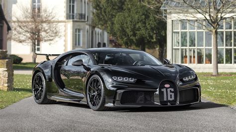 Bugatti builds its 300th Chiron