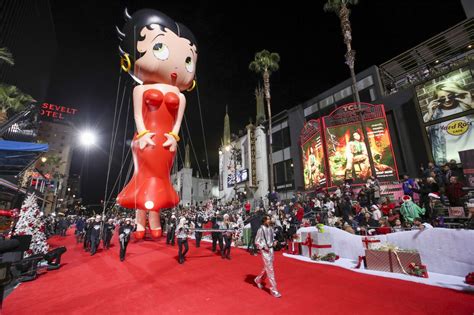 Photos of 90th anniversary of the Hollywood Christmas Parade - Los ...