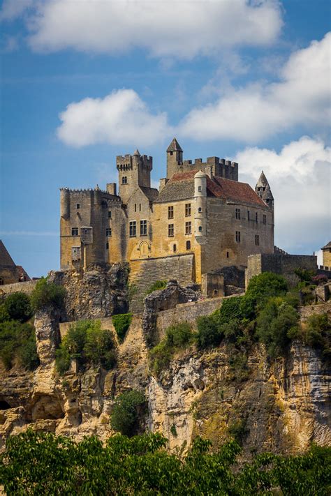 Château de Beynac | European castles, Castle ruins, Beautiful castles