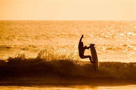 Surfing in Peru - Peru Hop