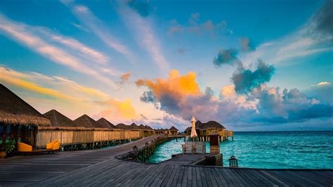 Serene Maldives Resort: A 4K Ultra HD Ocean Escape