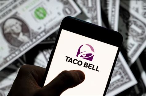 Taco Bell's Coin Drop Game Returns in Its Rewards App - Men's Journal