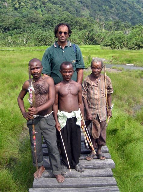 Hitesh with Batwa, a pygmy tribe, in Uganda. | Africa, People of the ...