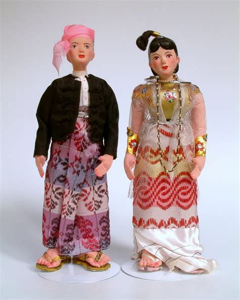 Myanmar Wedding Dolls Bamar People - National Costume Doll Collection