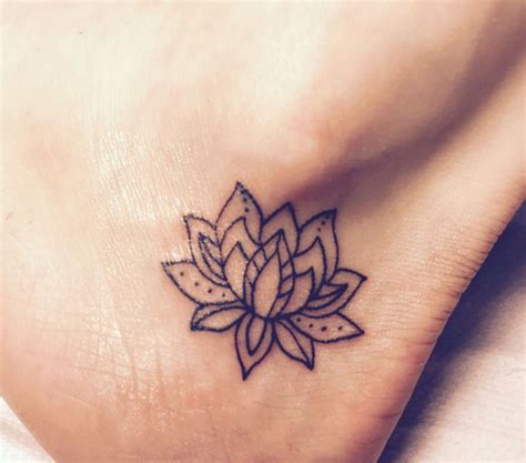 Épinglé par aline barbedette sur Tatouage fleur de lotus | Tatouage ...