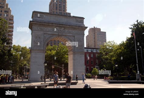 Washington square park arch hi-res stock photography and images - Alamy