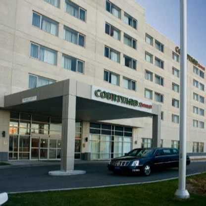 Reserve Courtyard Montreal Airport Parking - Way.com