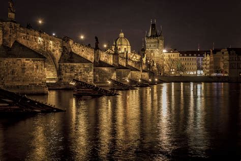 Charles Bridge at night | Charles bridge, Tower bridge, Night