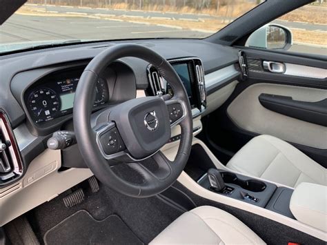 2025 Volvo XC40: 88 Interior Photos | U.S. News