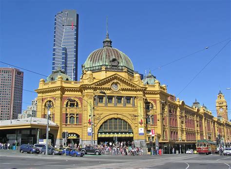 File:Melbourne Flinders St. Station.jpg - Wikimedia Commons