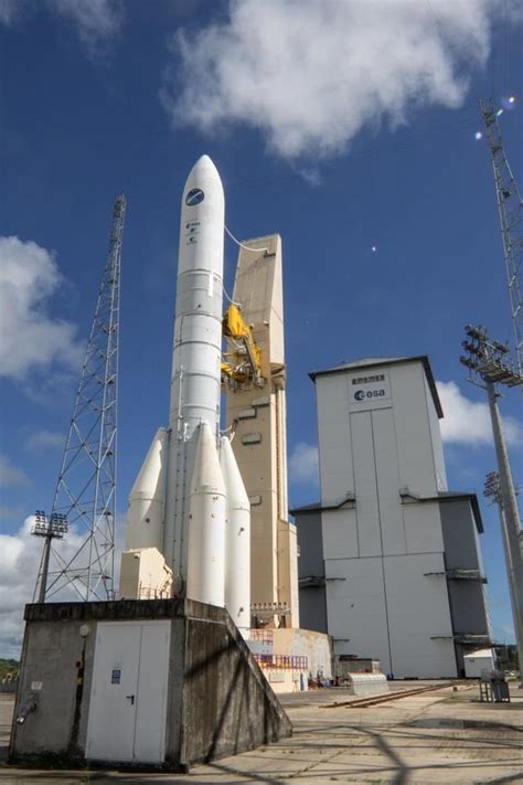 See Europe's powerful new Ariane 6 rocket on launch pad (photos)