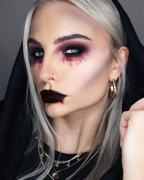 23 Vampire Makeup Ideas for Halloween 2020 - StayGlam