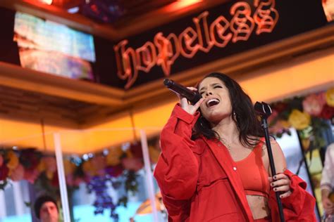 Halsey - Performs Live at Good Morning America in New York 10/12/2017 ...