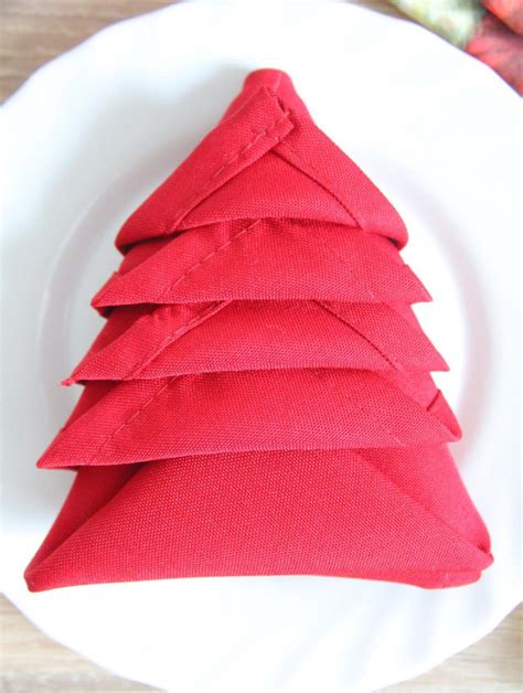 Christmas Napkin Folding 2 Minutes Tutorial - Easy Peasy Creative Ideas