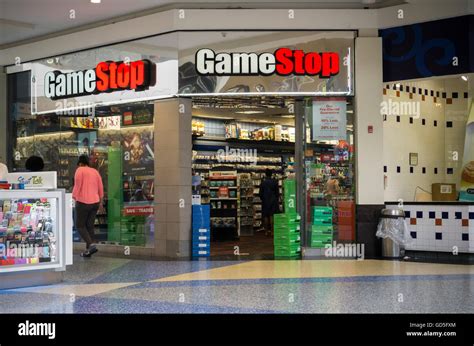 Gamestop hi-res stock photography and images - Alamy