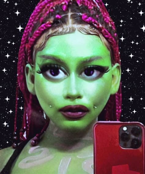 Y2k Bratz inspired alien makeup Alien Face Paint, Y2k Bratz, Alien ...