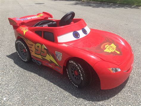 Disney/Pixar Cars 2 Lightning McQueen Ride-On Car - Vero Vine