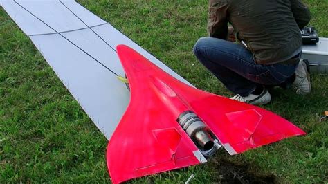 Watch This Insanely Fast R/C Plane Fly up to 450 mphg