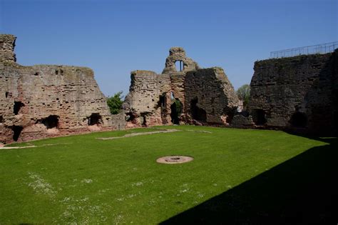 Rhuddlan Castle (Rhuddlan) - Visitor Information & Reviews