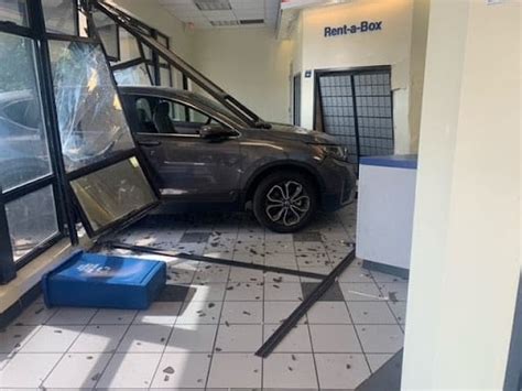 Driver plows into Spring Hill post office - Hernando Sun