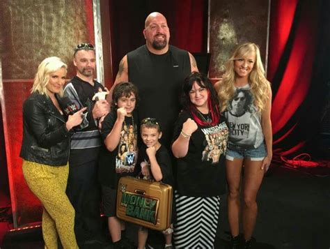 Elijah and his family meet Renee Young, Summer Rae and Big Show. | Pro ...