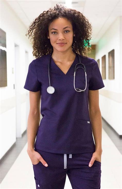 Women's Casma Three-Pocket Scrub Top™ - Black · FIGS | Nurse outfit ...