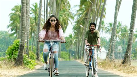 Dear zindagi movie poster - mnnasve