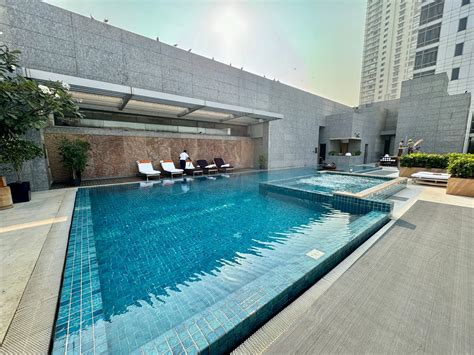 Four Seasons Hotel Mumbai in India [In-Depth Review]