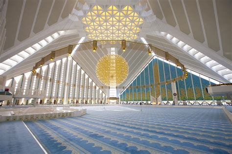 Interior of the Shah Faisal Mosque, Islamabad [2000x1333] : ExplorePakistan