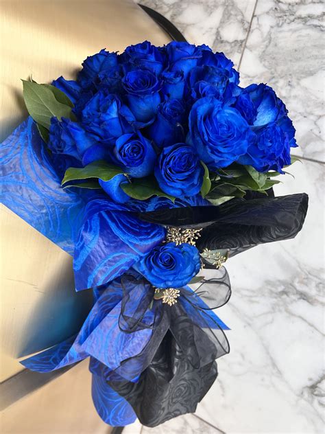 50 Premium Royal Blue Roses in Los Angeles, CA | Downtown Flowers