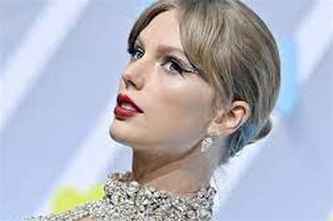 Lirik Lagu Glitch - Taylor Swift, Lengkap Terjemahan Lagunya - Sonora.id