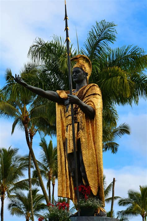 King Kamehameha Statue in Hilo, Island of Hawaii, Hawaii - Encircle Photos