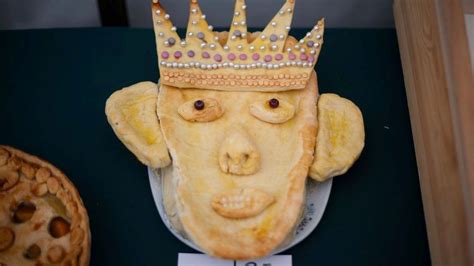 Sandringham Flower Show: Pastry portrait of King greets Charles and ...