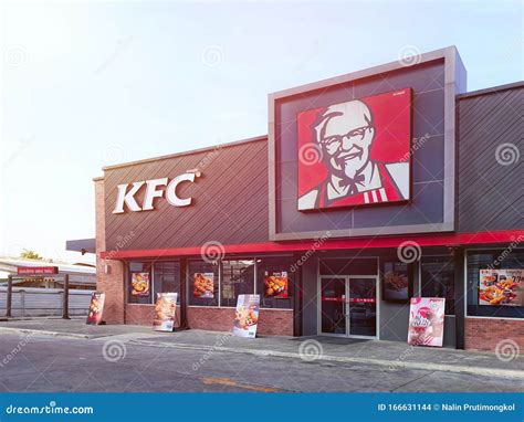 KFC drive thru editorial stock image. Image of exterior - 166631144