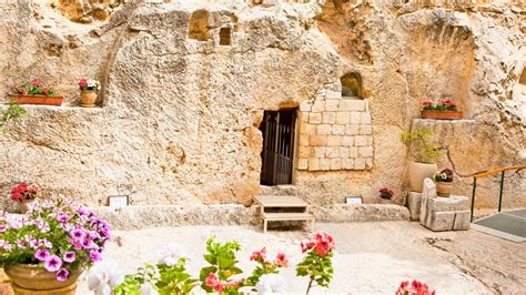 'He is Risen': Watch Garden Tomb Easter Sunrise Service from Jerusalem ...