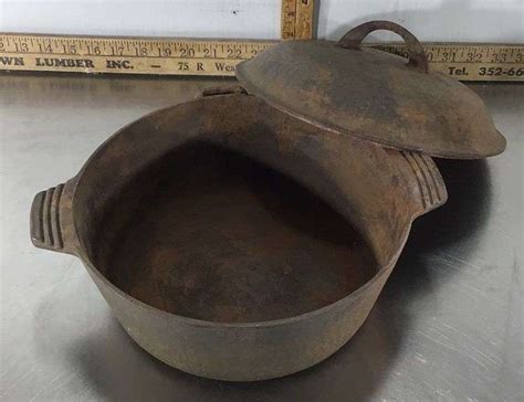 Cast Iron Pot With Lid - Sherwood Auctions