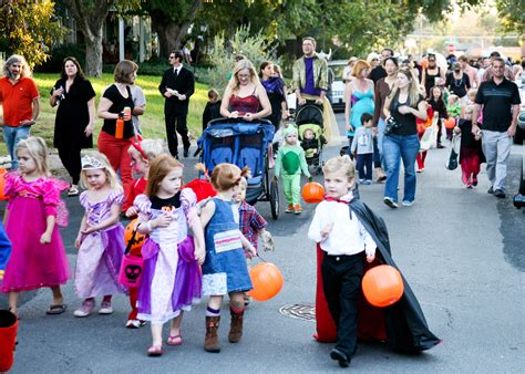 Kiddie Costume Parade Walk | Riverside Toronto