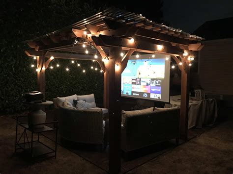 Backyard Movie Screen - Outdoor Projectors