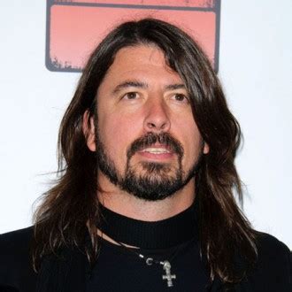 Krist Novoselic puts Dave Grohl in Nirvana | ELLE Canada Magazine ...