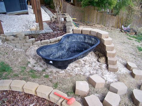 How to set up a preformed pond - DIYforanyone.com